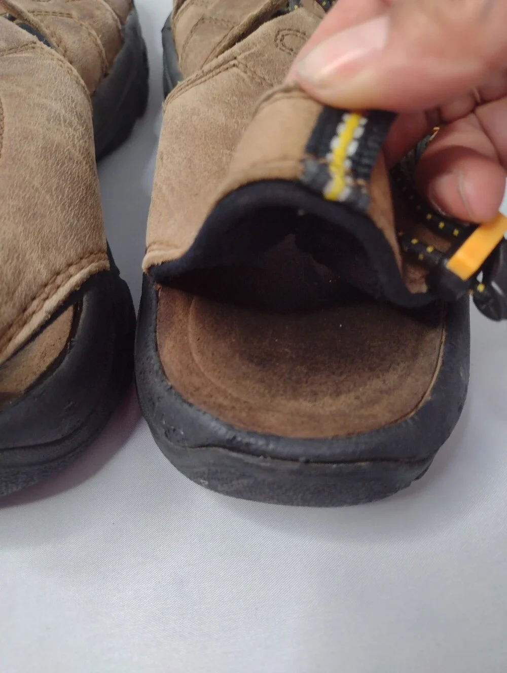 KEEN Newport H2 Sandals Mens 9.5 Waterproof Leather Hiking Outdoor B12